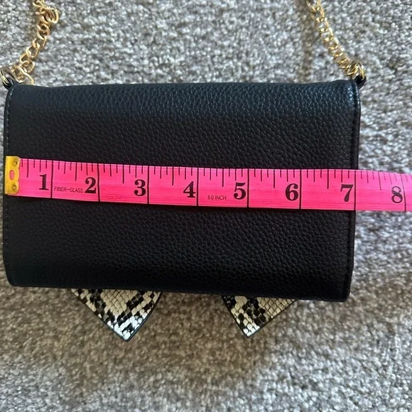 Cute bow crossbody, built in wallet - Picture 4 of 6